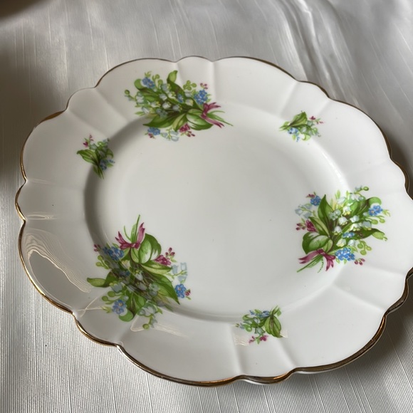 Victoria C & E Bone China England 8.25” plate Lilly of the Valley - Picture 5 of 7